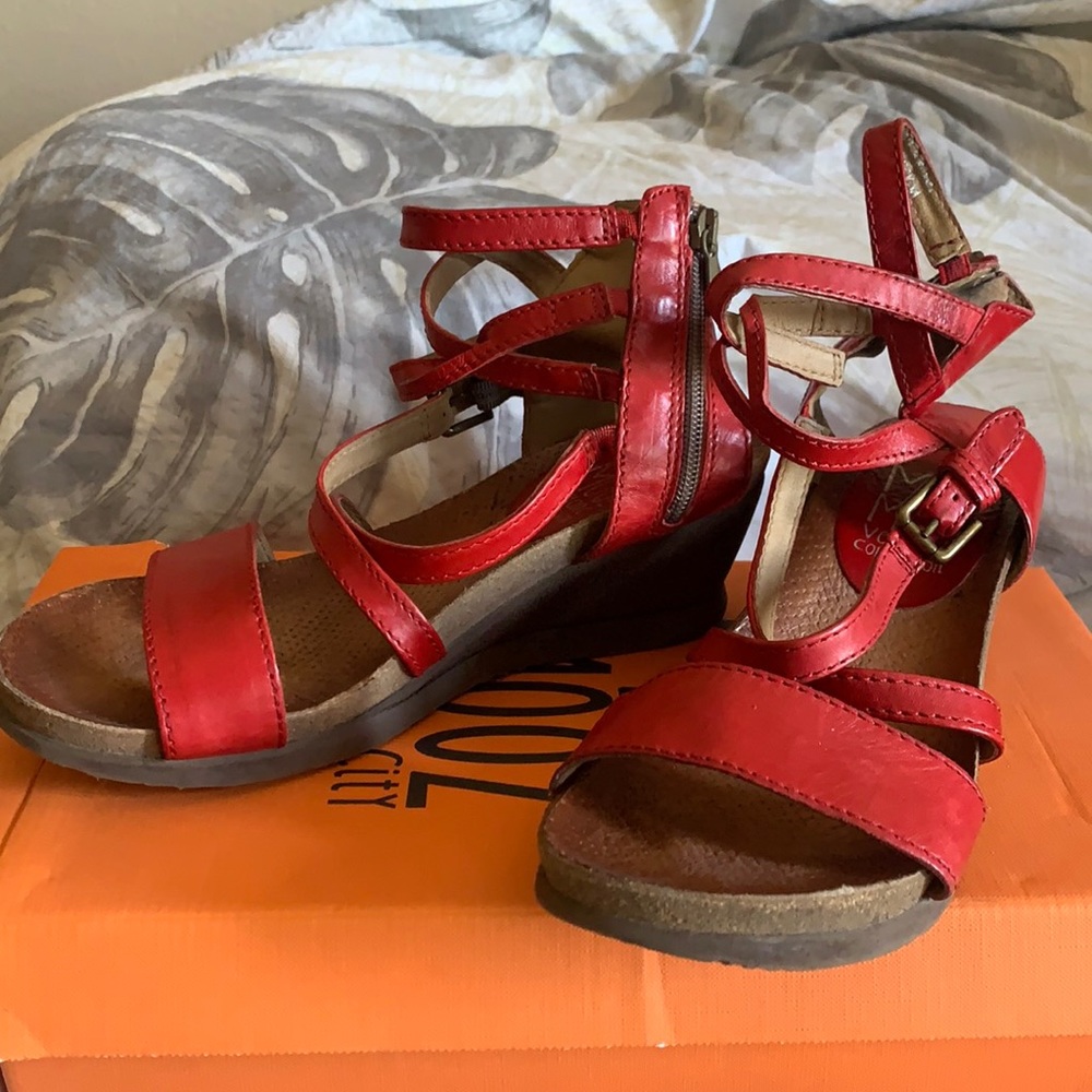 Miz Mooz Shay Wedge